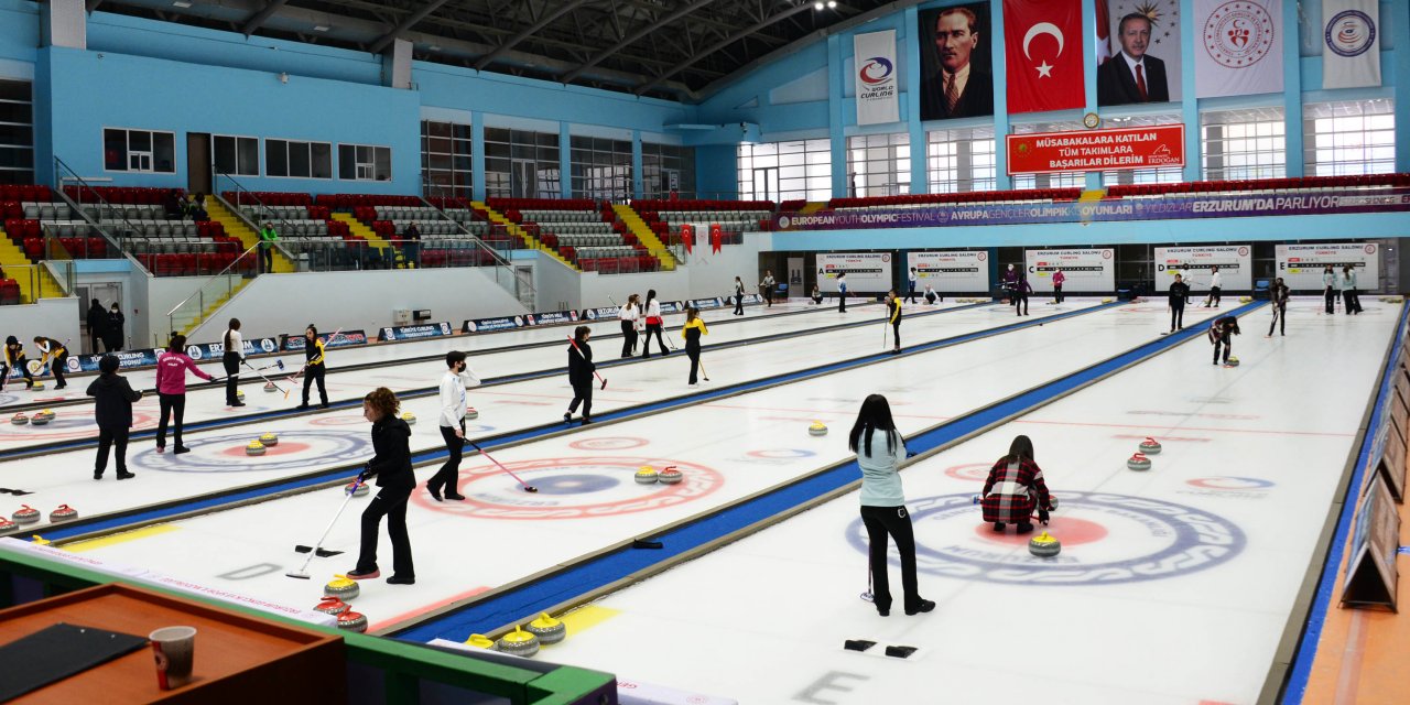 Türkiye Curling Süper Ligi maçları Erzurum'da sürüyor