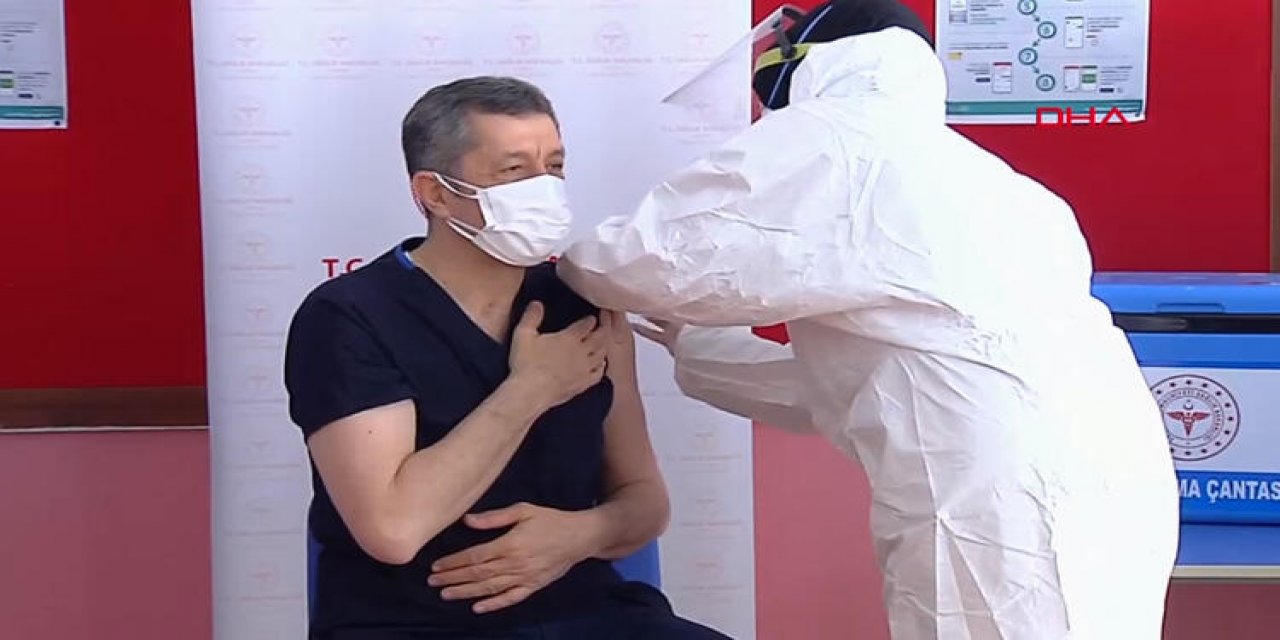 Öğretmenler aşılanmaya başladı! Bakan Selçuk koronavirüs aşısı oldu...