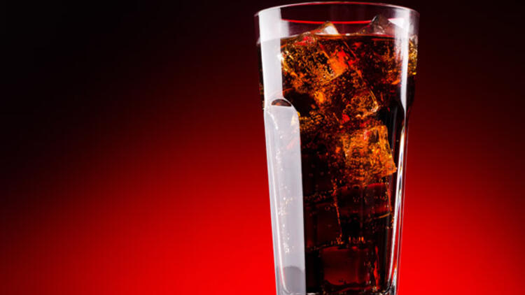 Günde 1 bardak şekerli içecek tüketmek bakın size neler yapıyor