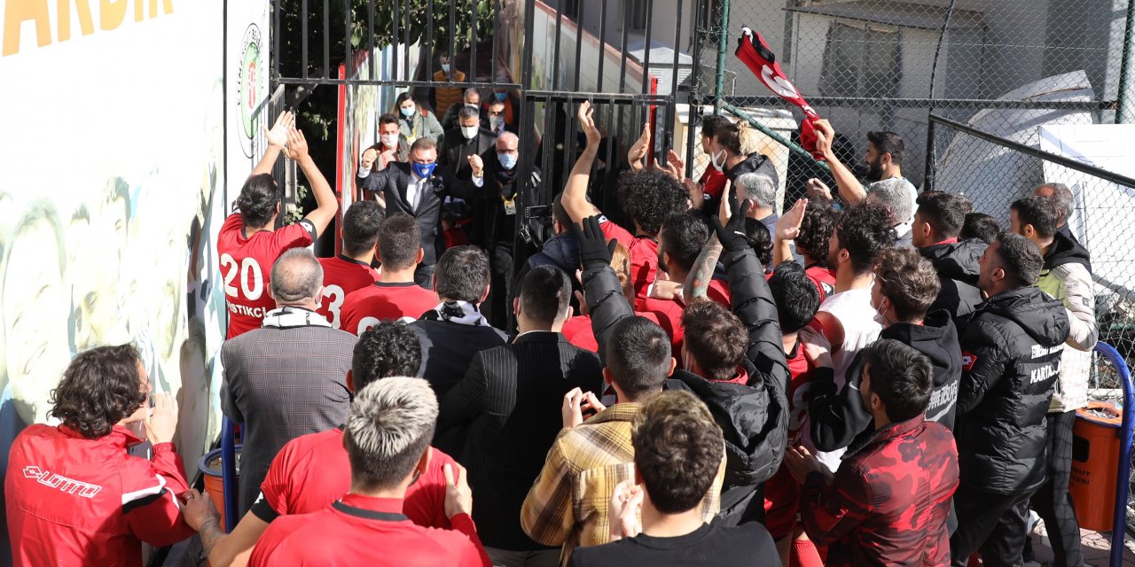 Hasan Kartal ceza aldığı noktaya gitti ve "Bu federasyon bizim, bize sopa gösteremezler" dedi