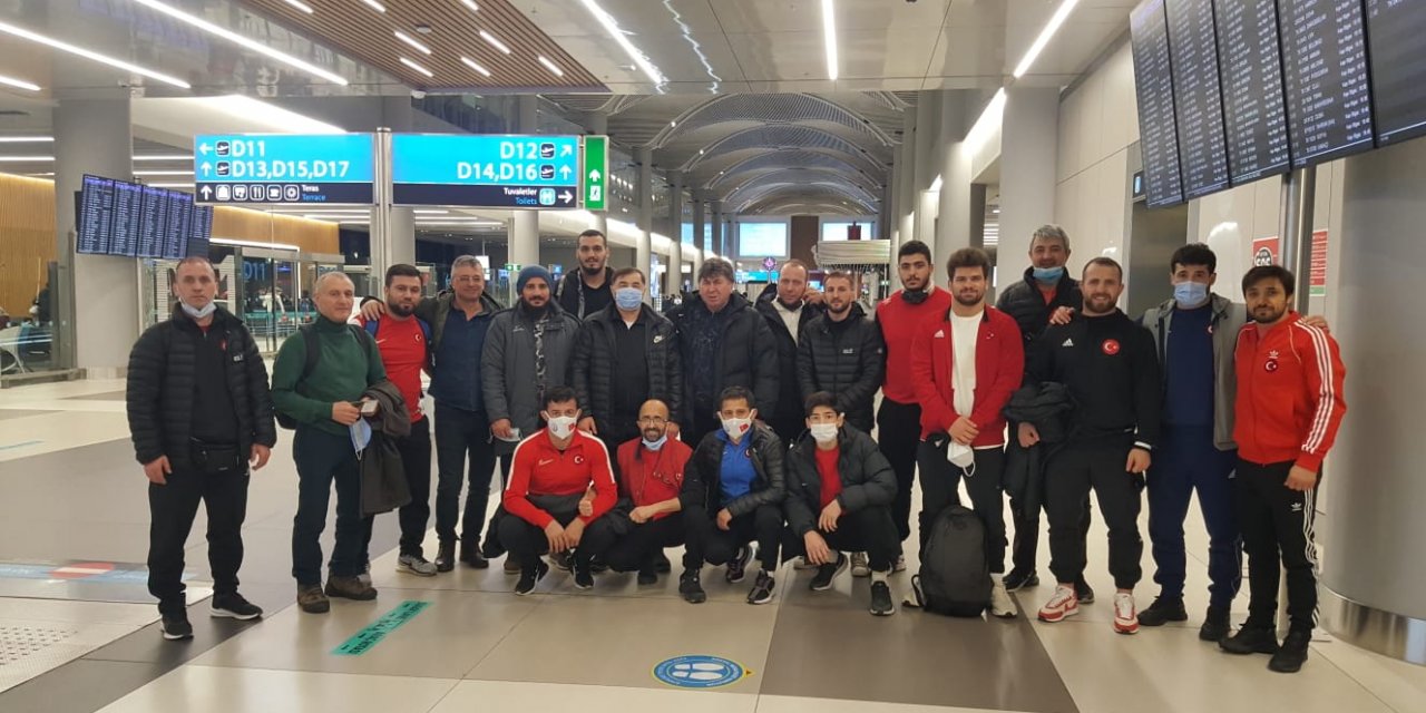Güreş Milli Takımı Ukrayna'ya gitti