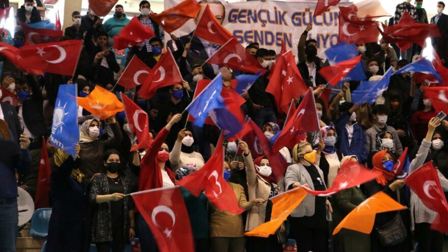 Fahrettin Koca'dan AKP'nin 'lebaleb' dolu kongreleri için ilk açıklama