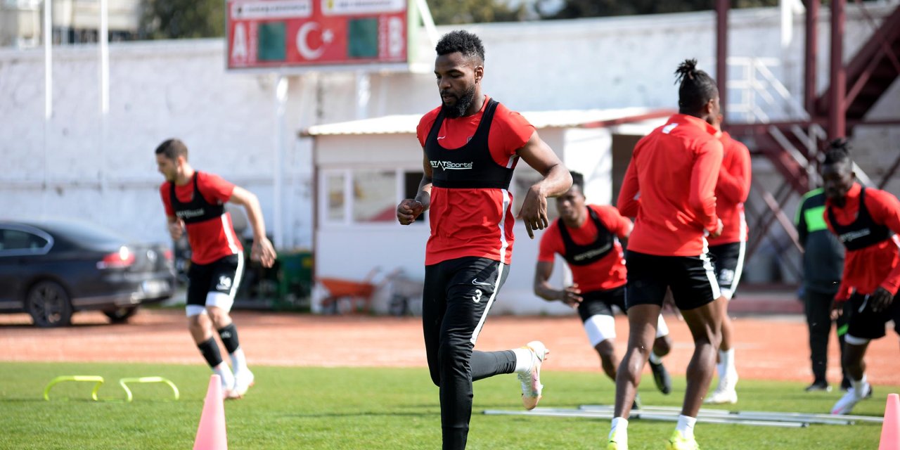 Atakaş Hatayspor’da Boupendza transferi gerçekleşmedi