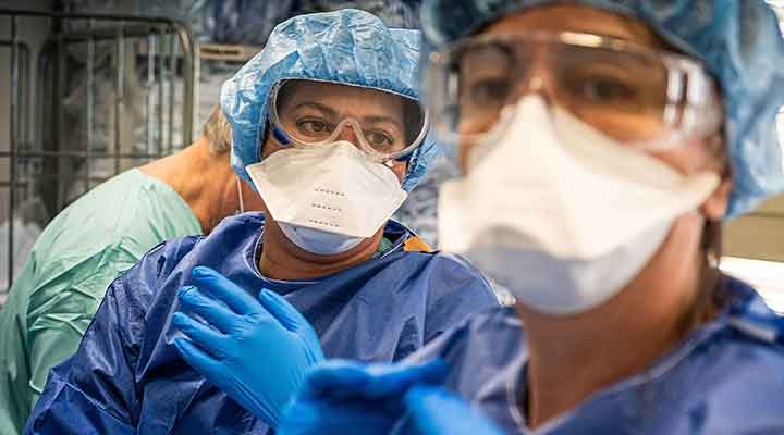 Pandemi sürecinde en çok yük onların omuzlarında... Sağlık çalışanlarının koronavirüse yakalanma oranları açıklandı