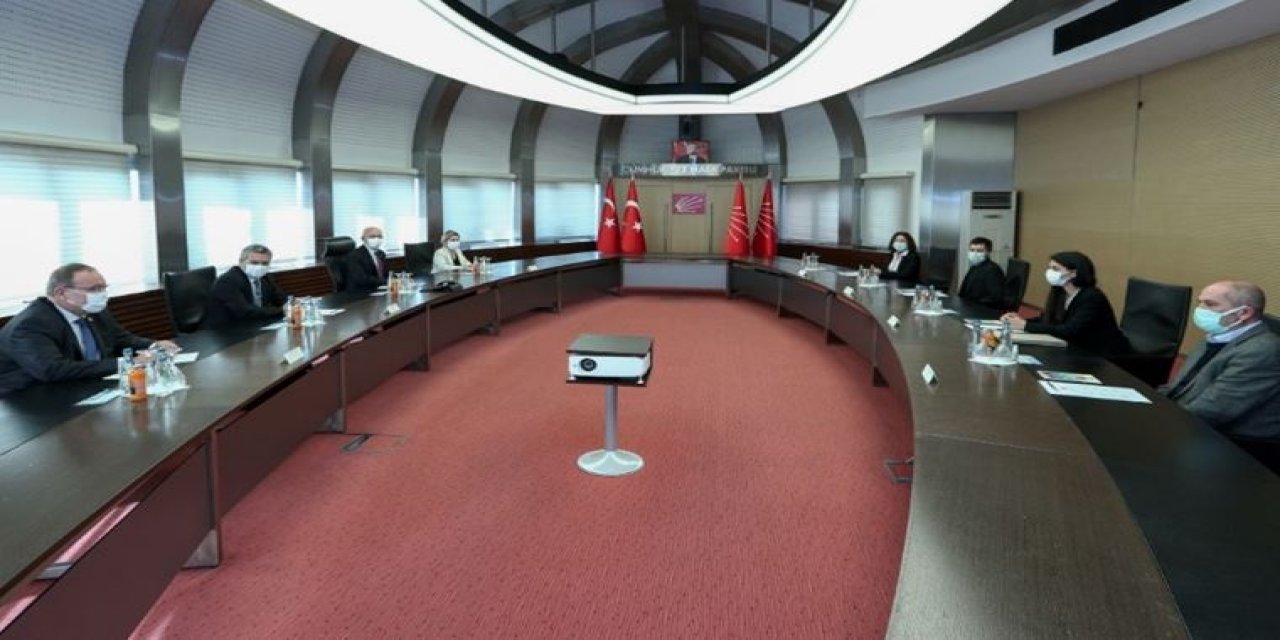 “AKP’nin anayasa yapabilecek meşruiyeti kalmadı” SOL Parti'den CHP'ye ziyaret!
