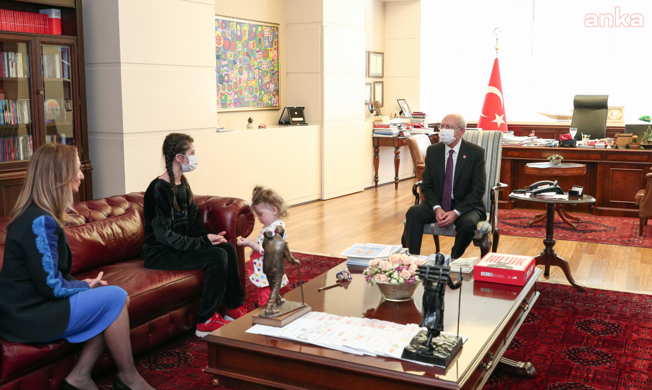 Evli olduğu erkek tarafından kendisi ve çocuğu şiddet görmüştü... Kılıçdaroğlu şiddet mağduru kadın ve çocuğuyla görüştü