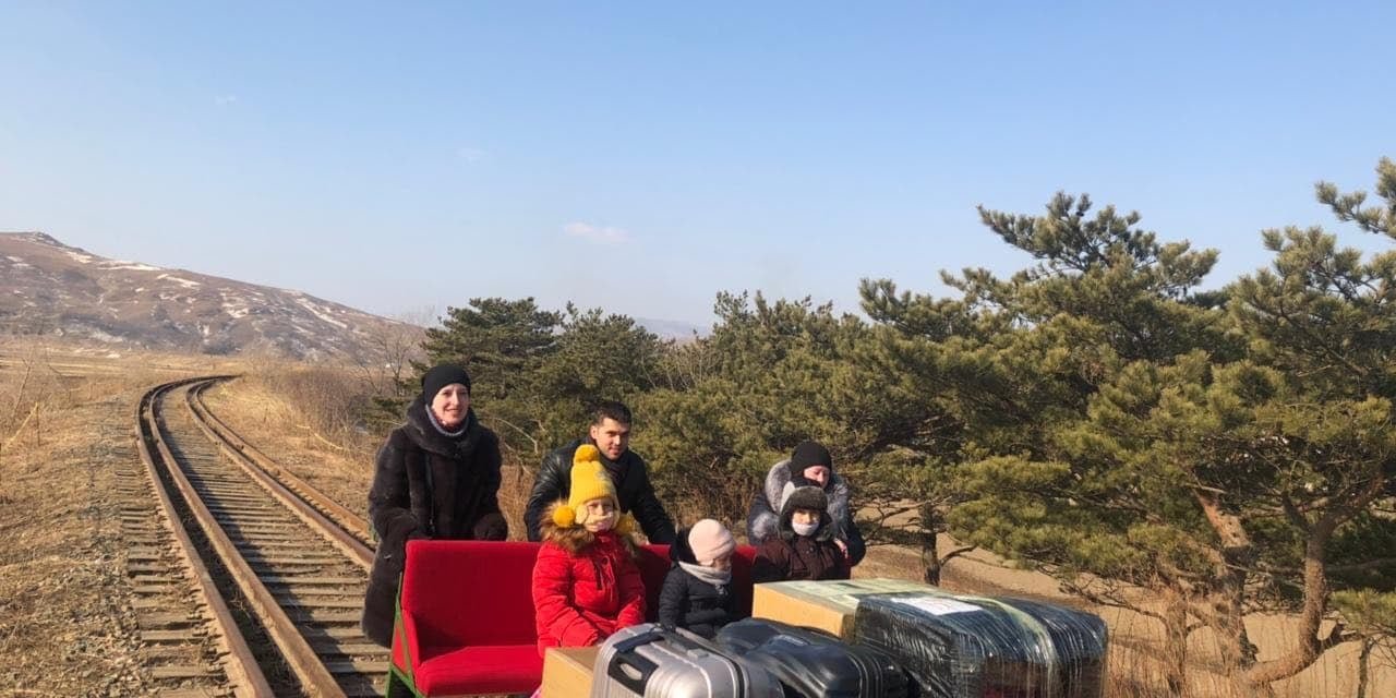 Kuzey Kore’deki Rus diplomatların 34 saatlik çilesi: Drezin iterek Rusya'ya ulaştılar