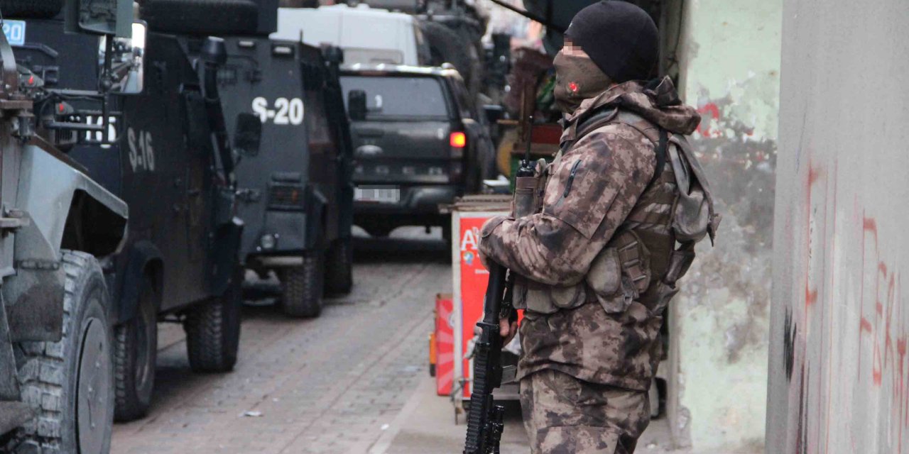 Diyarbakır'da terör operasyonu; HDP'li vekilin babası dahil 14 kişi gözaltında