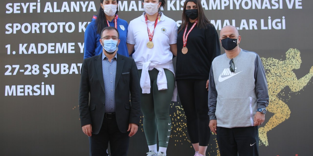 Milli atlet Özlem Becerek rekorunu geliştirdi