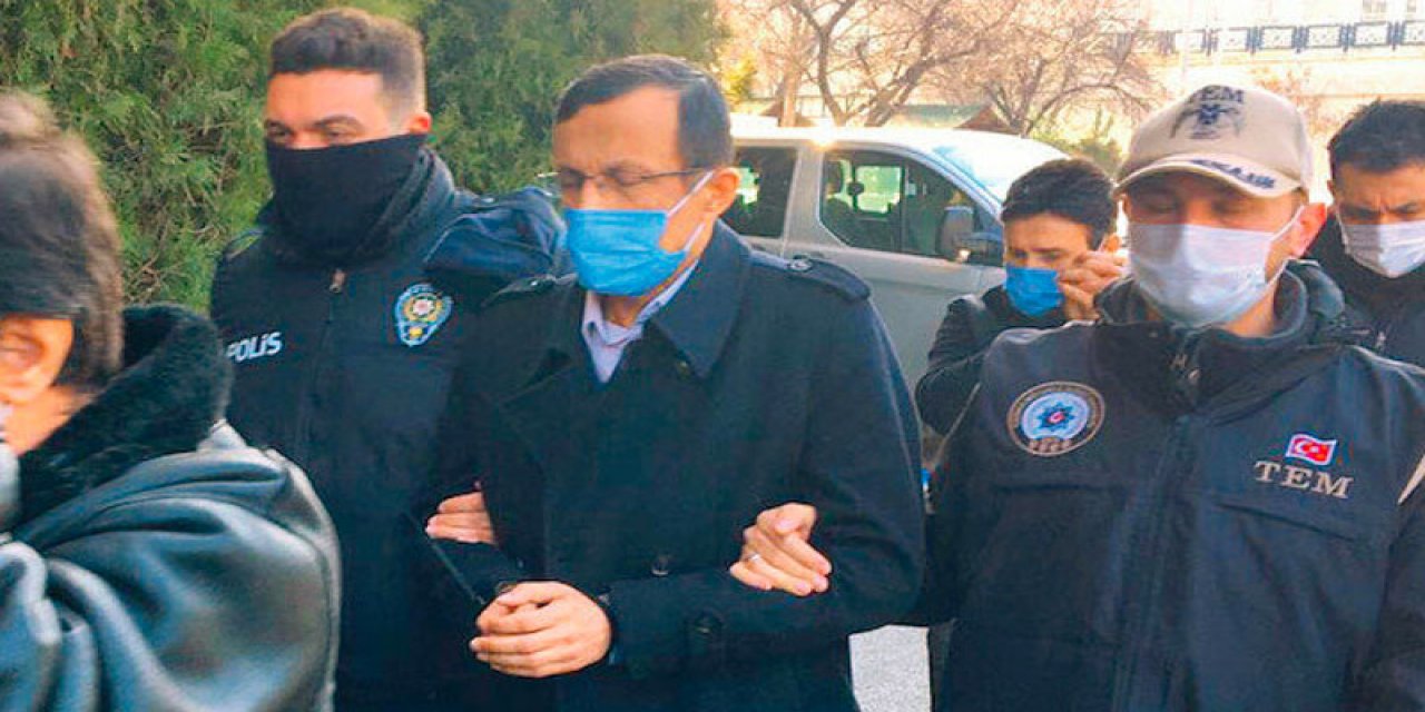 Hulusi Akar'dan "Serdar Atasoy" sorusuna yanıt! "TSK’nın şanlı üniformasını hiçbir hainin taşımasına müsaade etmeyeceğiz"