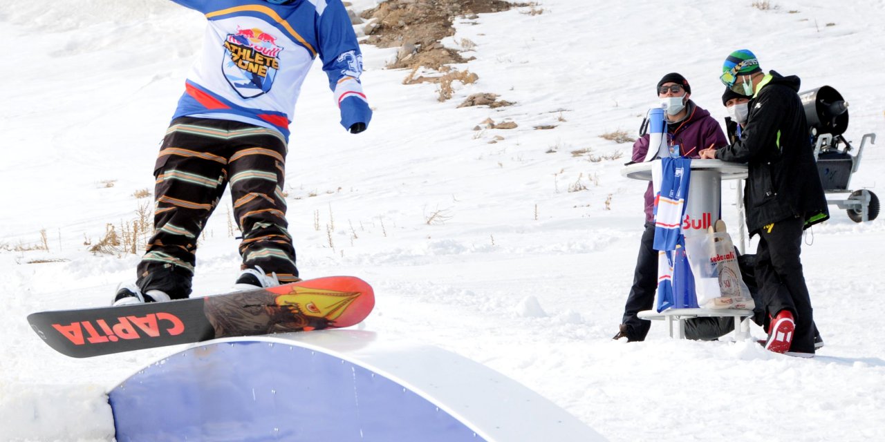 Kış sporları tutkunları Kayseri'de yarıştı