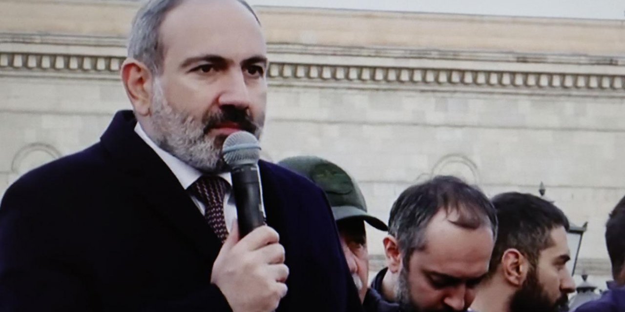 Ermenistan'da sular durulmuyor... Ordunun istifasını istediği Paşinyan halkı yeniden sokağa çağırdı!