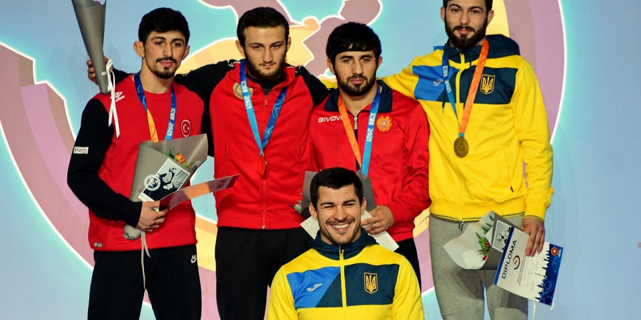 Milli güreşçiler Ukrayna'dan 4 madalya ile dönüyor