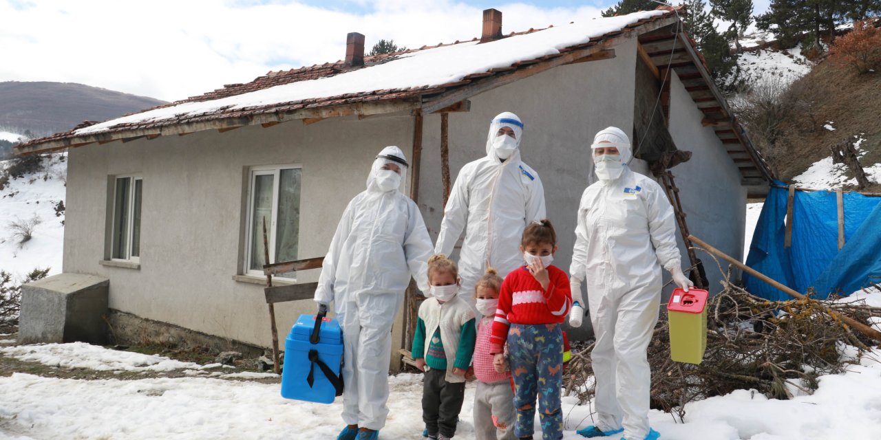 Samsun'da filyasyon ekipleri, kar kış demeden görevde