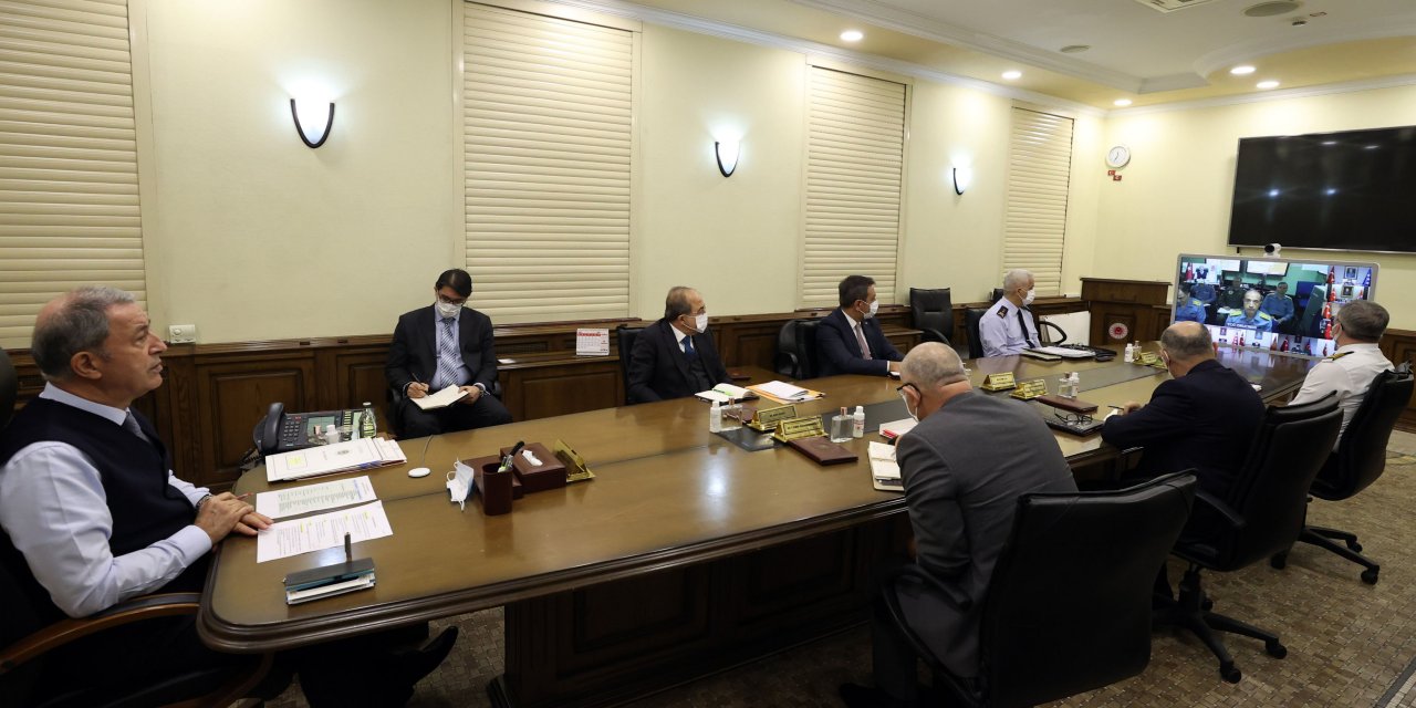 Bakan Akar, kuvvet ve birlik komutanlarıyla toplantı yaptı