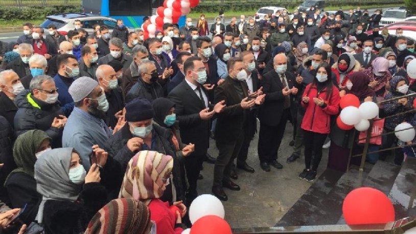 'Yüksek risk' grubunda olan Rize'de lebalep AKP açılışı