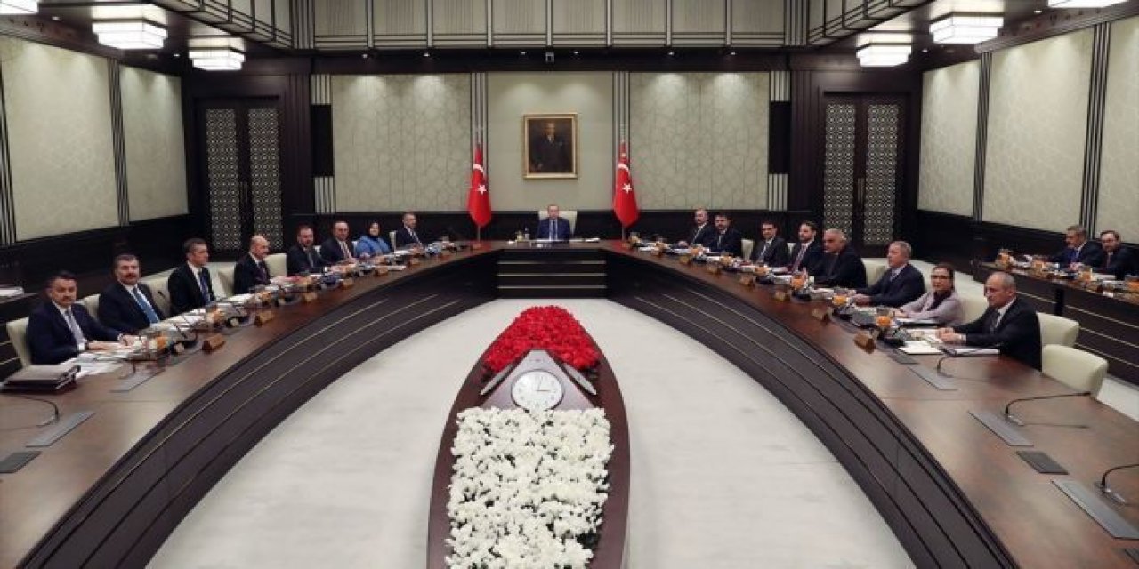 "Kritik ay" diyerek duyurdu! Hande Fırat'tan dikkat çeken "AKP" iddiası!