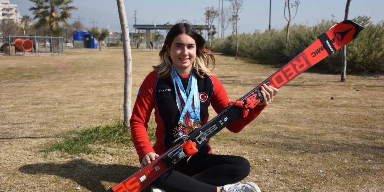 İzmirli kayakçı Lal madalyaya doymuyor