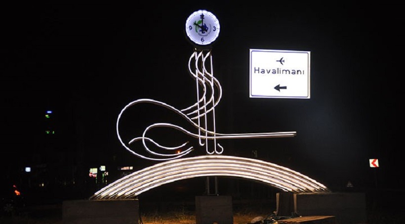 Antalya'da Osmanlı tuğralı saat kaldırıldı: Saygımız sonsuz ama...