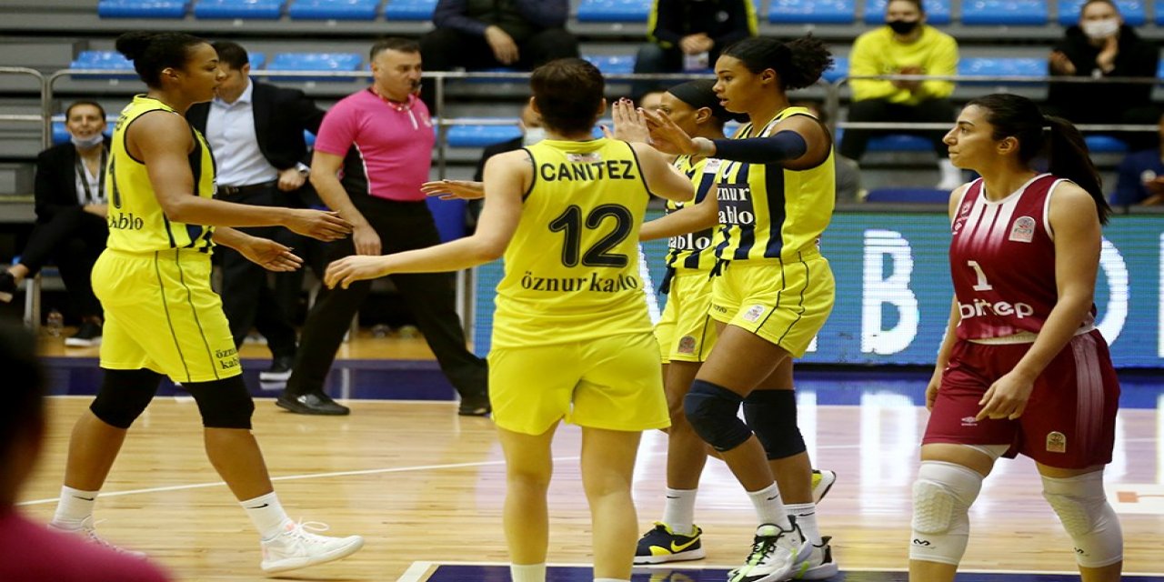 Pınar Karşıyaka Avrupa'da Türk derbisinde