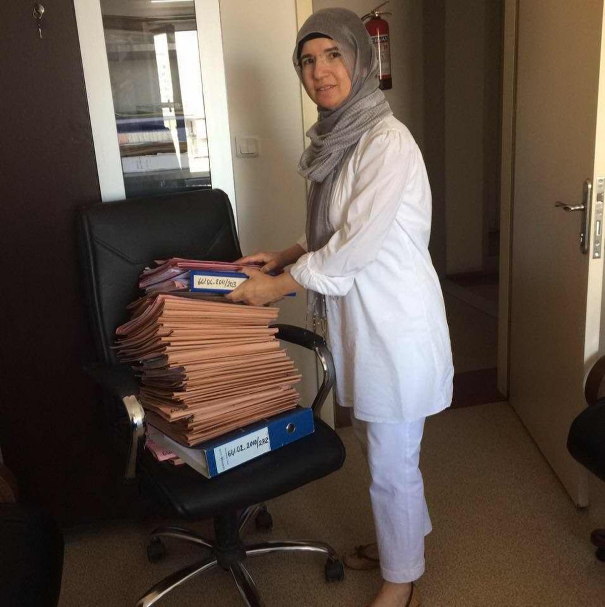 Skandal! PTT bürokratı öyle bir fotoğraf paylaştı ki...