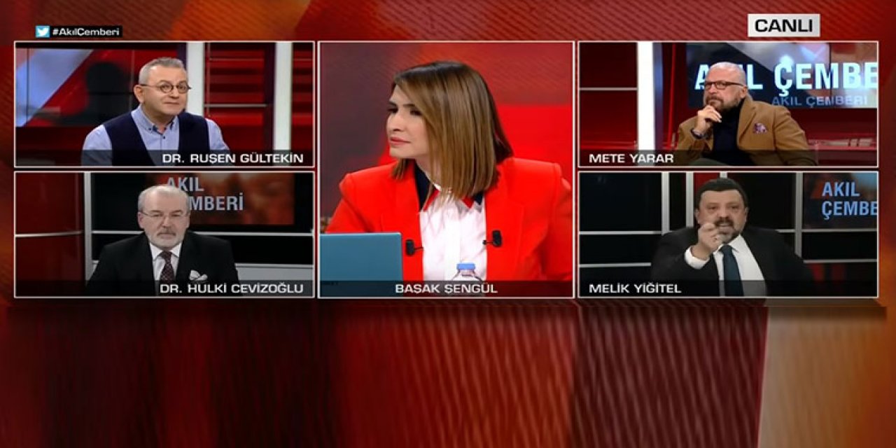 Hakaretler havada uçuştu; Moderatör ne yapacağını şaşırdı! CNN Türk ekranlarında ortalık karıştı! Canlı yayında çok sert "cahil" kavgası...