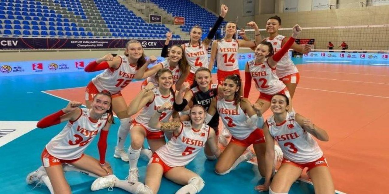 Türkiye finalde! 17 Yaş Altı Kadın Voleybol Takımının büyük başarısı