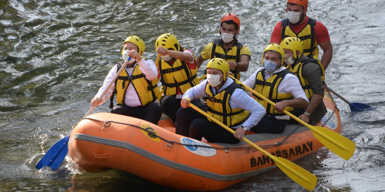 Bakan Soylu rafting yaptı!