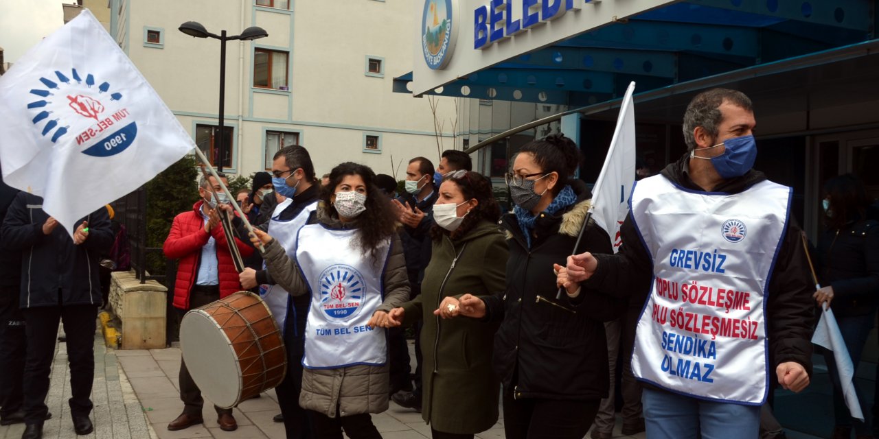 Avcılar Belediyesi önünde memurlardan halaylı eylem