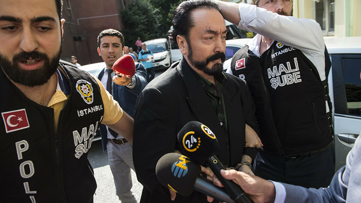 Adnan Oktar cemaatini uyaran eski bakan açıkladı: 'Yarın bir gün başınıza bir şey gelebilir'