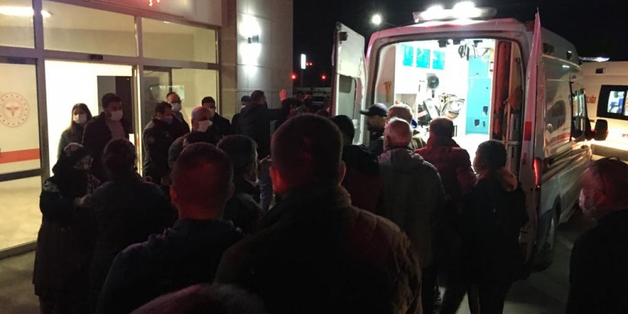 Zili çalan saldırganlar, kapıyı açan gence eşi ve çocuğunun gözleri önünde kurşun yağdırdı