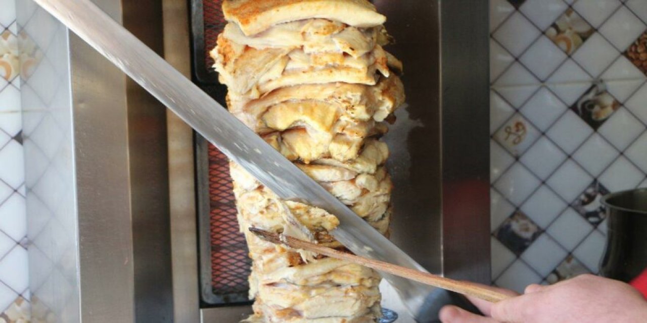 Et döner, tavuk döner derken şimdi de... İşte Tokat usulü "Somon döner"