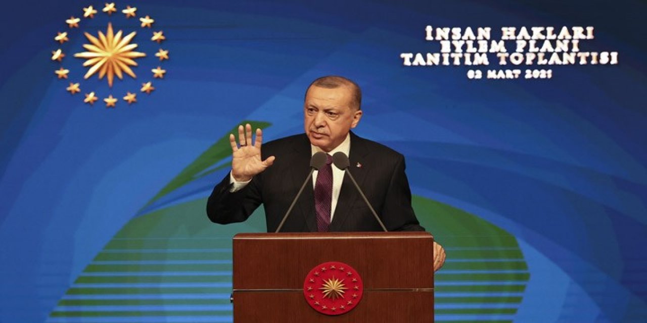 "Planı”ın en kritik cümlelerine tane tane de bakalım" dedi ve tek tek anlattı! Ahmet Takan'dan bomba "İnsan Hakları Eylem Planı" yorumu: Kitabın tam ortasından söyleyeyim; Çöp oldu!..