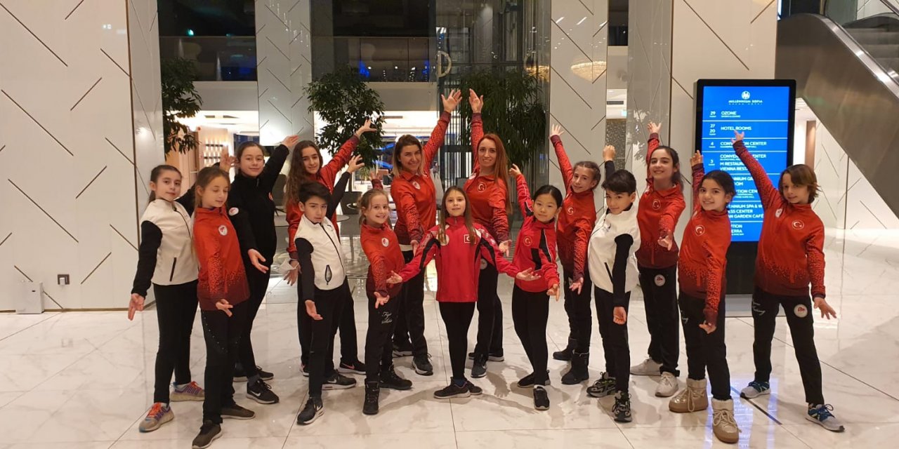 Buz pateninde İzmir'e Sofya'dan 4 madalya