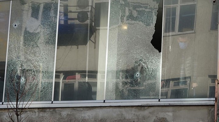 Delik deşik ettiler... İstanbul'da iki iş yeri kurşunlandı