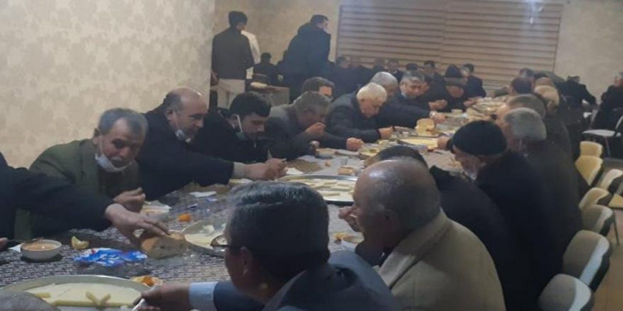 Önlem yok... Sosyal mesafe yok...  AKP’de "Lebalep" arabaşı ziyafeti!