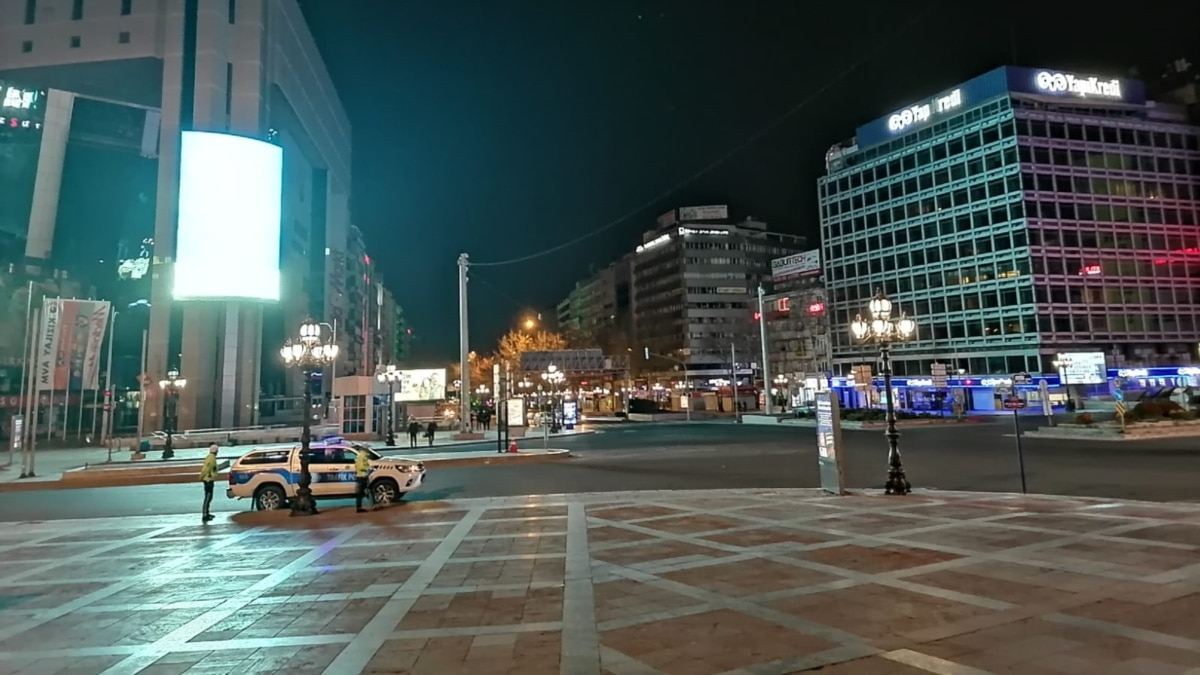 'Kontollü normalleşme' kararı sonrası ilk hafta sonu... Hangi ilde ne yasak ne serbest? Pazar günü sokağa çıkma yasağının olduğu iller hangileri?