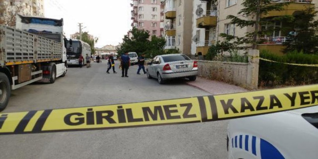Kardeş kardeşe bunu yapar mı? Çöpü atmayan kardeşini 11 yerinden bıçaklayarak öldürdü!