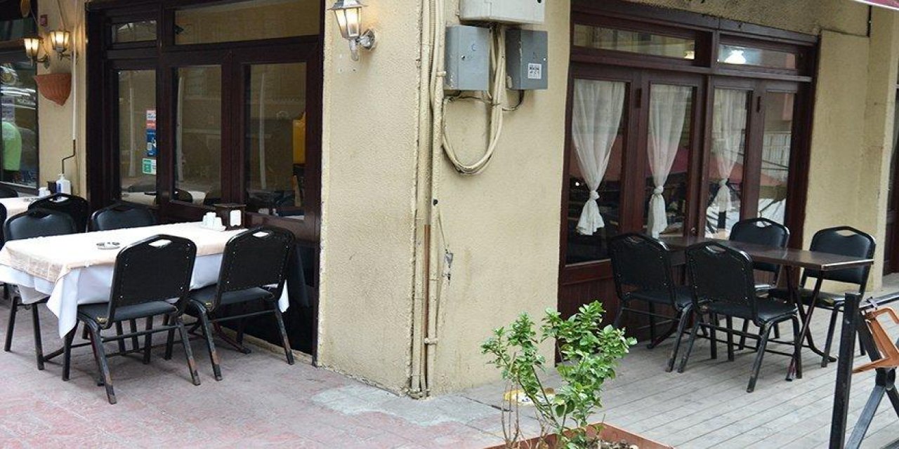 İstanbullu trafikte sıkıştı, kafe ve restoranlar boş kaldı!