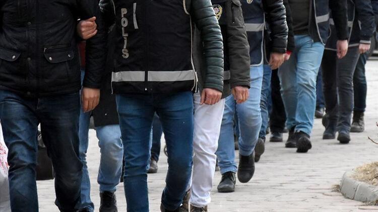 İzmir'de FETÖ operasyonu: 5 şüpheli tutuklandı