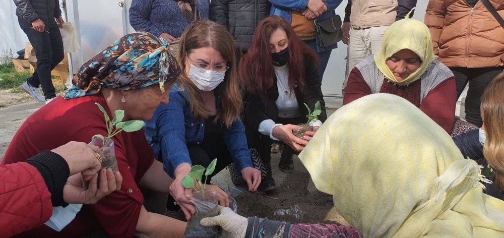 CHP'li Karaca'dan kadın emekçilere ziyaret