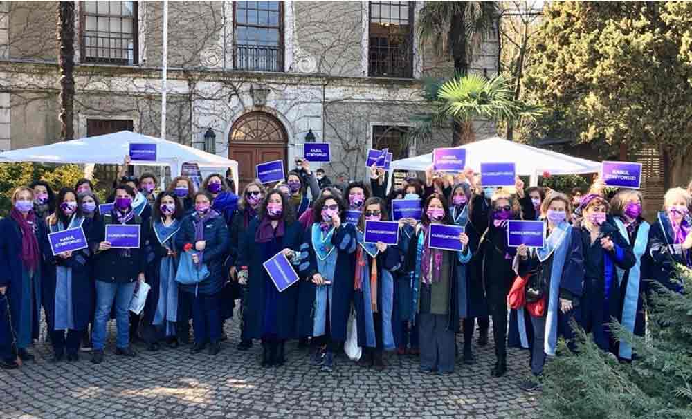 Boğaziçi Üniversitesi'nde nöbet değişimi: Kadınlar devraldı