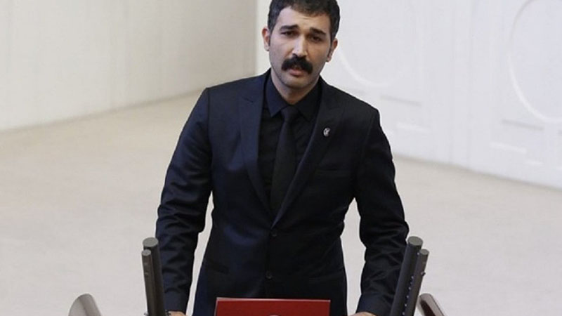 'Çocuk istismarı kendisiyle başladı herhalde...' dedi ve... Milletvekili Barış Atay'dan Özdemir Erdoğan'a sert sözler!