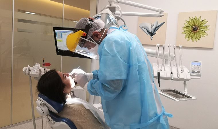 Bilim insanlarından diş eti hastalarına uyarı: Koronavirüse dikkat!