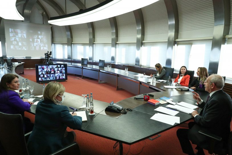 CHP lideri Kılıçdaroğlu, 7 bölgeden emekçi kadınlarla buluştu