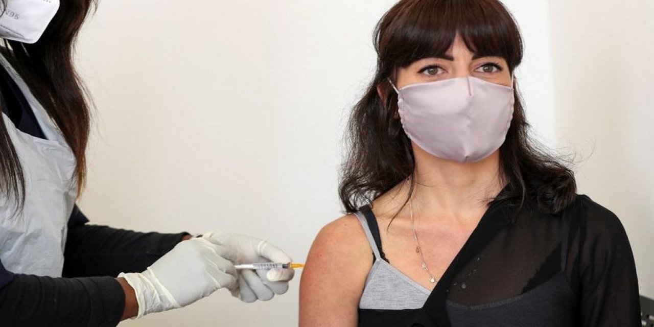 Çarpıcı araştırma! Korona aşısında "yan etkileri" kadınları vuruyor...