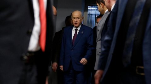 MHP'de Kurultay öncesi deprem: Devlet Bahçeli en yakınındaki ismi görevden mi alıyor?