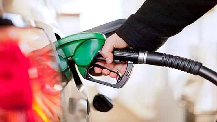 Benzine zam! Gece yarısından itibaren geçerli olacak