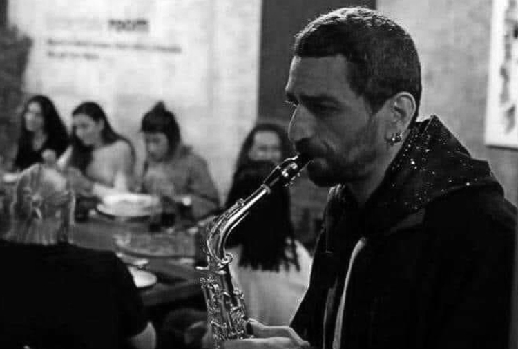 Acı haber bu kez Adana'dan geldi... Bir müzik emekçisi daha yaşamına son verdi! Sebebi ise hep aynı: Geçim sıkıntısı!