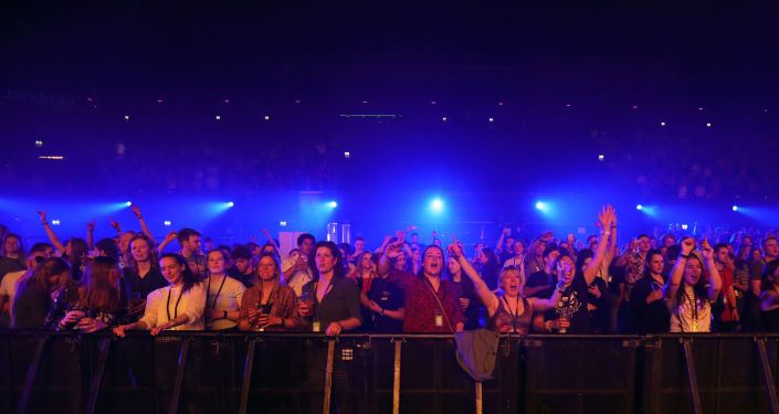 Koronavirüs deneyi yaptılar: 1300 kişilik konser!